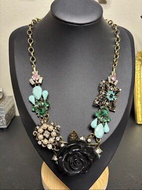 Spring Street Chunky Black Rose Rhinestone Statement Fairycore Necklace